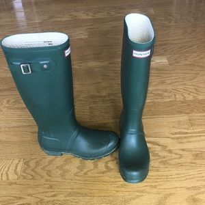 6M lightly worn, green Hunter rain boots